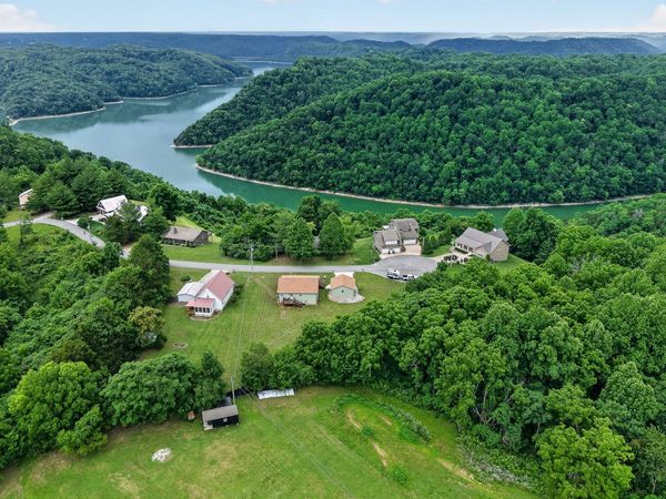 240 Dillon Ln , Baxter, TN 38544