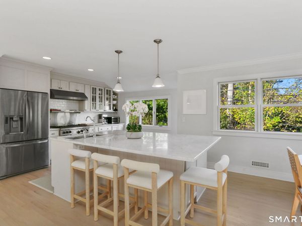 6 Meadowbank , Greenwich, CT 06870