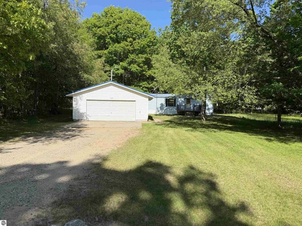 1010 Siesta Lane, Weidman, MI 48893