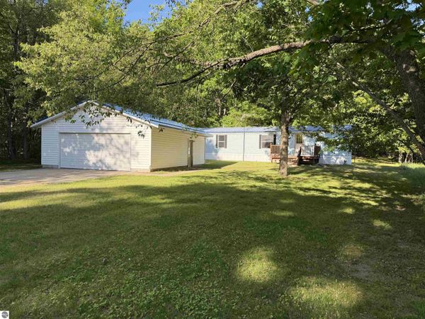 1010 Siesta Lane, Weidman, MI 48893