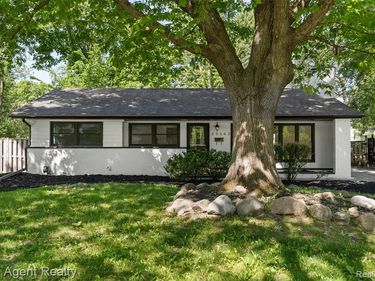 29863 Fall River Road , Southfield, MI 48076