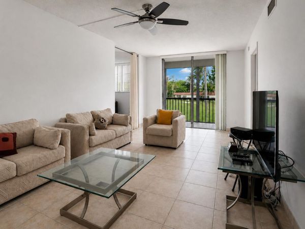 8962 S Hollybrook Boulevard, Unit 205, Pembroke Pines, FL 33025