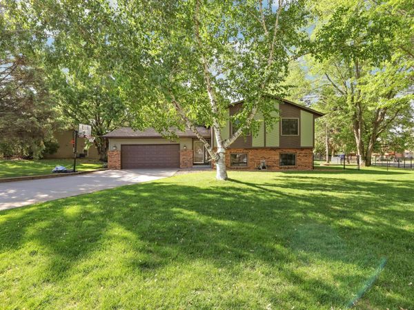 1980 Timber Wolf Trail N, Eagan, MN 55122