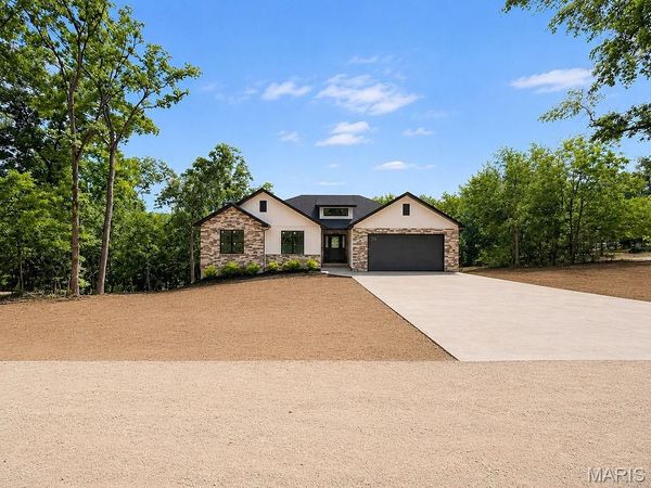 282 Constitution Avenue, De Soto, MO 63020