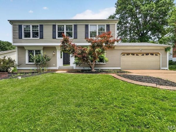 800 Bridlebrook Lane, Kirkwood, MO 63122