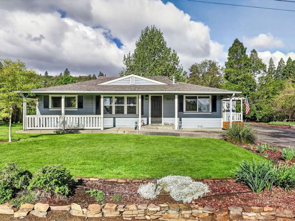 2076 Magnolia Avenue, Medford, OR 97501