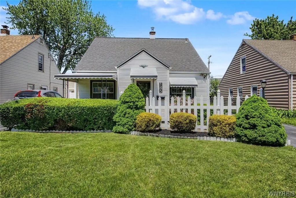 145 Hoover Avenue, Buffalo, NY 14217 Main Photo