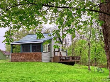 953 Lawrence Ave, East Aurora, NY 14052
