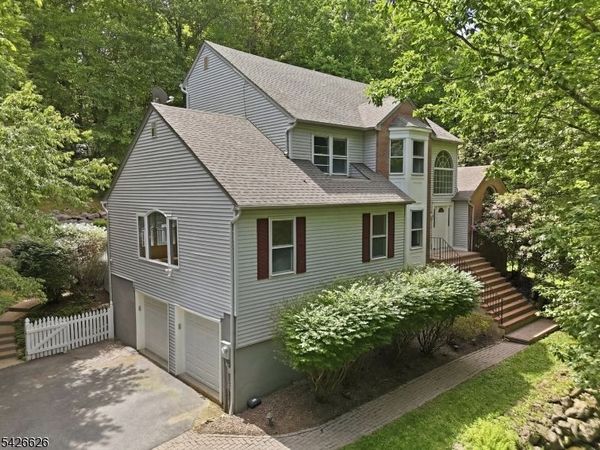20 Indian Run Rd, Washington, NJ 07853