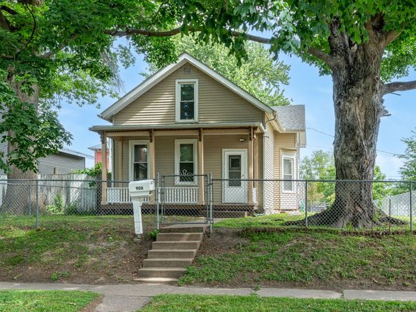 906 W 14th Street , Davenport, IA 52804