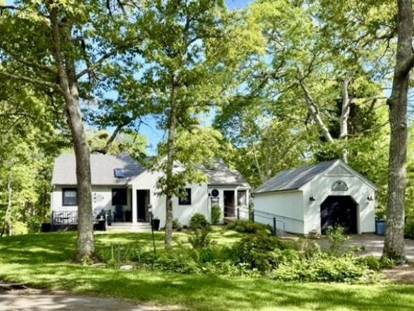 7 Ploughshare Lane, Oak Bluffs, MA 02557