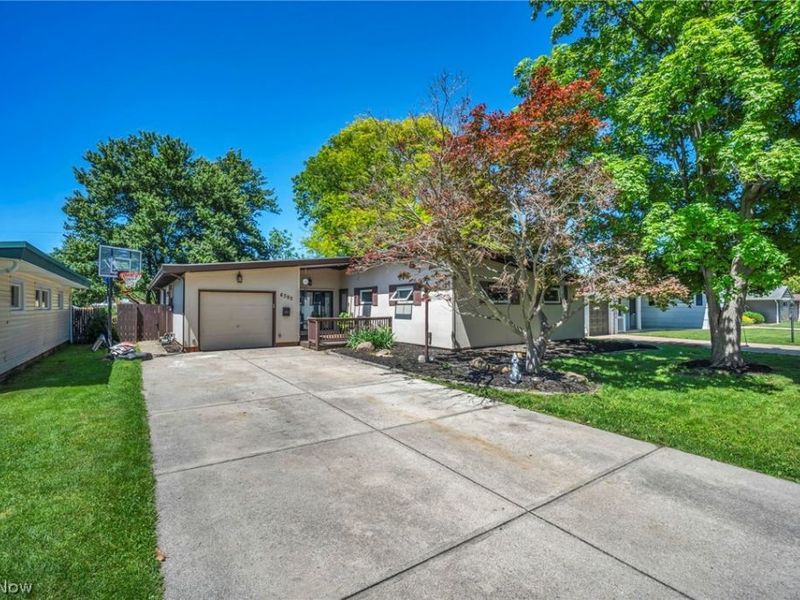 6392 Sherborn Road, Parma Heights, OH 44130 Photo 3