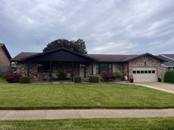 805 Ashberry Drive , Belpre, OH 45714