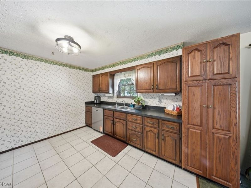 805 Ashberry Drive, Belpre, OH 45714 Photo 12
