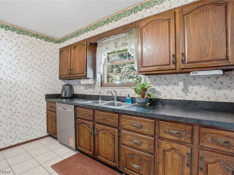 805 Ashberry Drive, Belpre, OH 45714 Photo 13