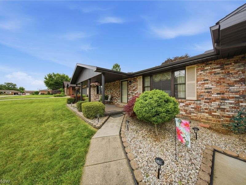 805 Ashberry Drive, Belpre, OH 45714 Photo 2
