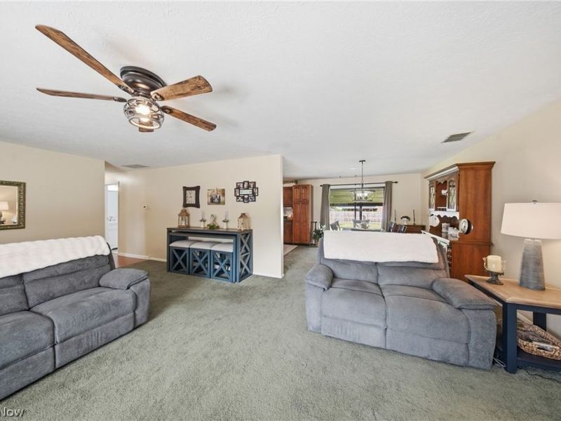 805 Ashberry Drive, Belpre, OH 45714 Photo 8