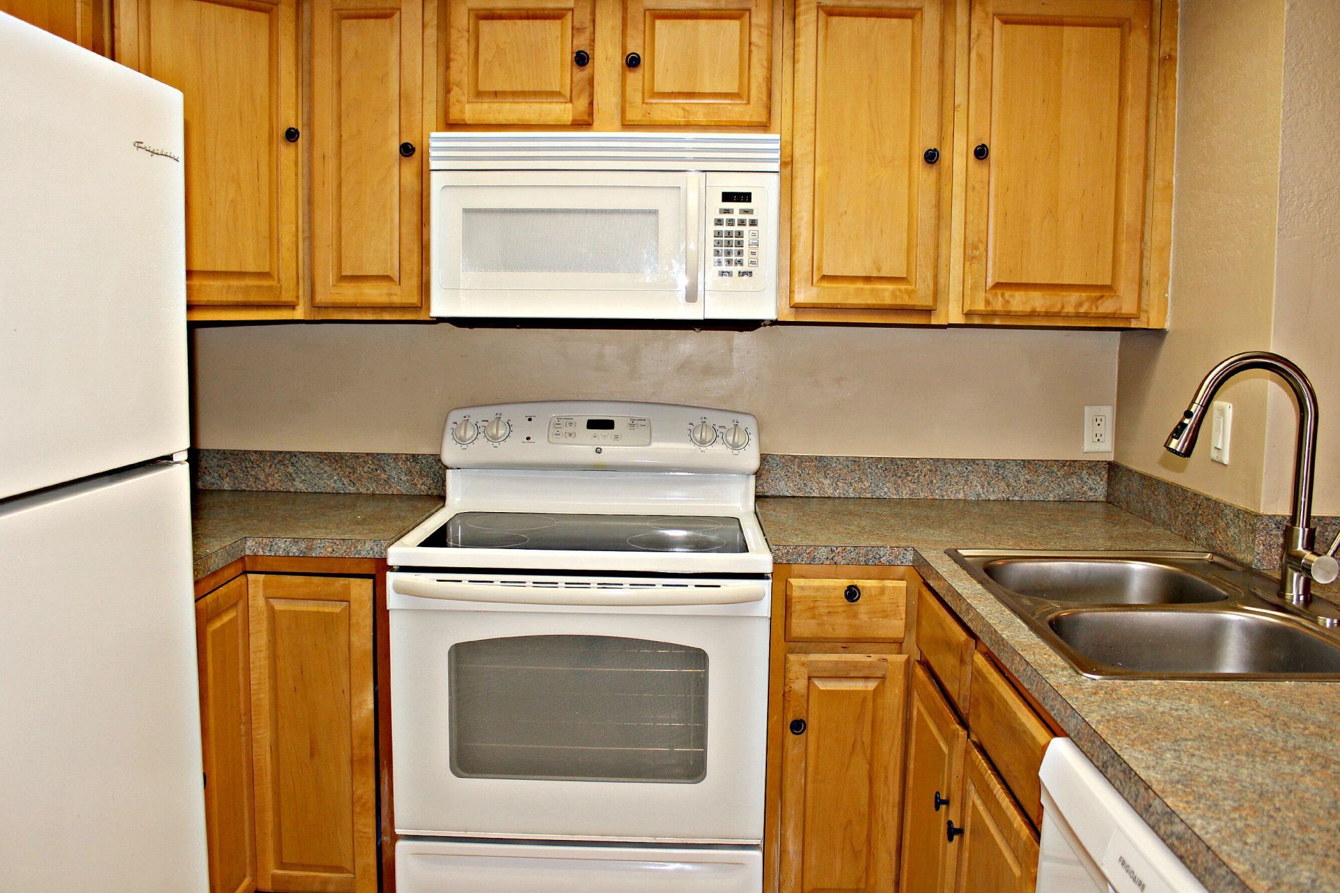 1500 SE Royal Green Circle, Unit 102, Port Saint Lucie, FL 34952 Photo