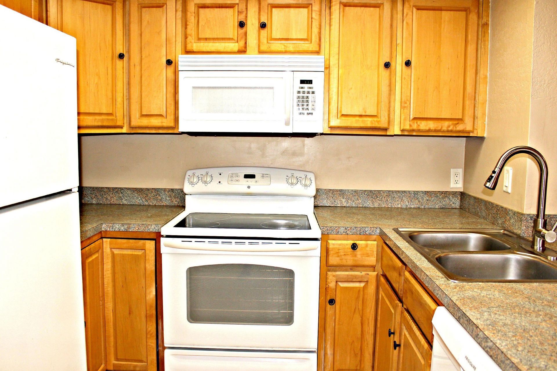 1500 SE Royal Green Circle, Unit 102, Port Saint Lucie, FL 34952 Photo