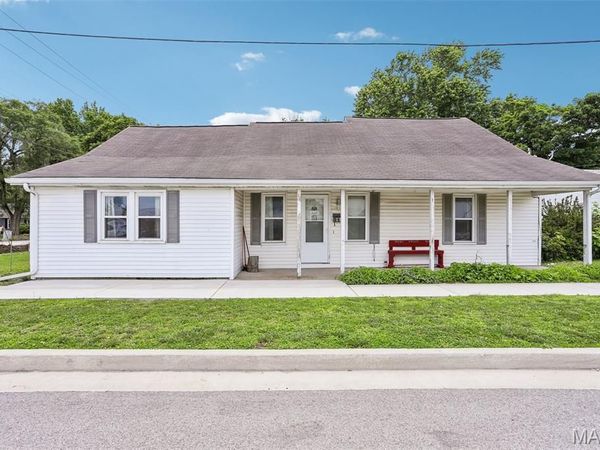226 E Sargent Street , Litchfield, IL 62056