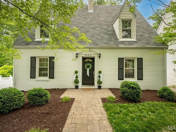 984 N Woodlawn Avenue , Kirkwood, MO 63122