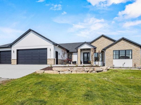 5752 N SEQUOIA DRIVE, Appleton, WI 54913