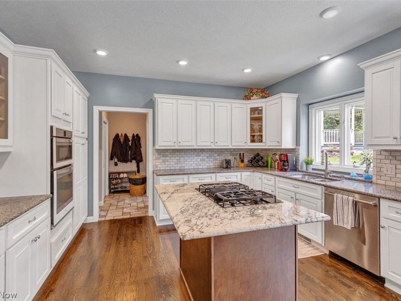 7937 Pinehurst Drive, Kirtland, OH 44094 Photo 16