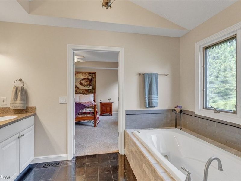 7937 Pinehurst Drive, Kirtland, OH 44094 Photo 25