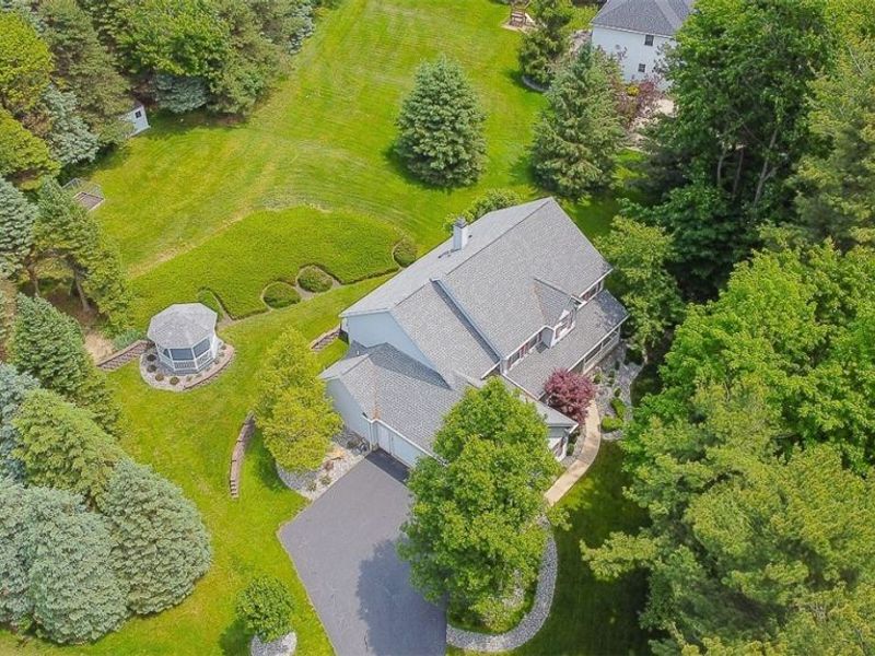 7937 Pinehurst Drive, Kirtland, OH 44094 Photo 3