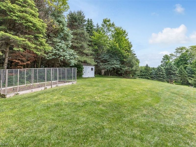 7937 Pinehurst Drive, Kirtland, OH 44094 Photo 32