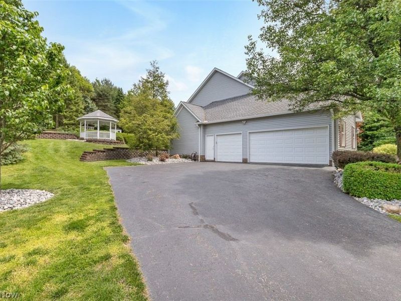 7937 Pinehurst Drive, Kirtland, OH 44094 Photo 35