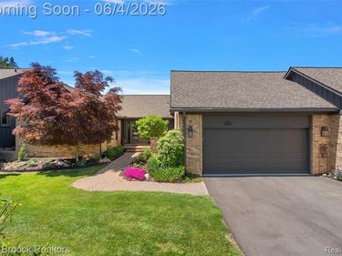 1954 Pine Ridge Court, Bloomfield Twp, MI 48302