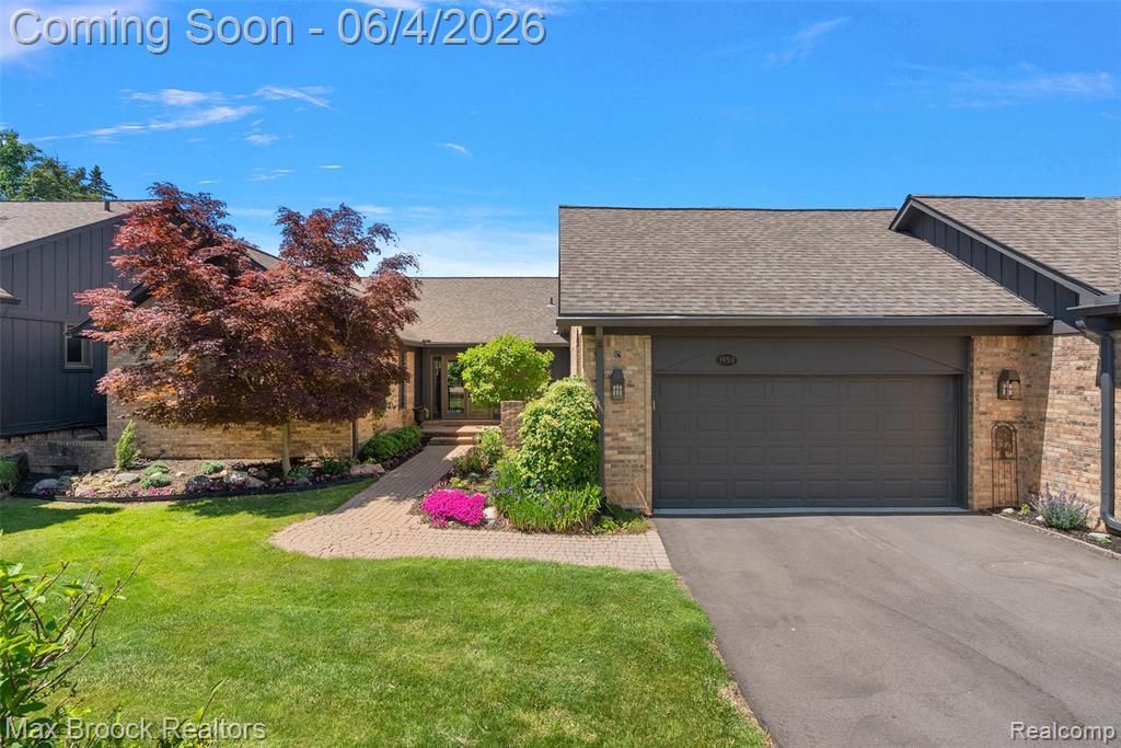 1954 Pine Ridge Court , Bloomfield Township, MI 48302 Main Photo