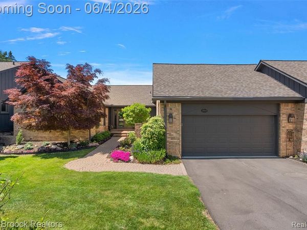 1954 Pine Ridge Court , Bloomfield Twp, MI 48302