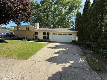 857 Panorama Drive , Milford Vlg, MI 48381