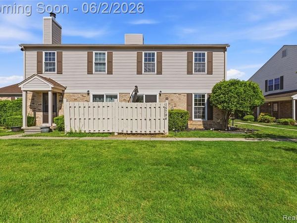 15794 Charleston Drive, Clinton Twp, MI 48038