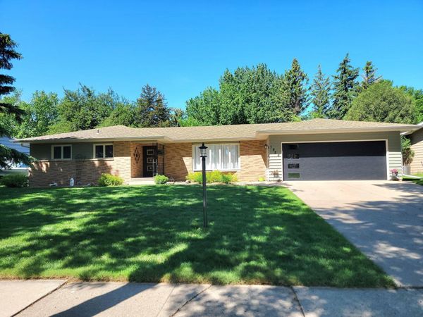 1824 Eisenhower Circle, Aberdeen, SD 57401