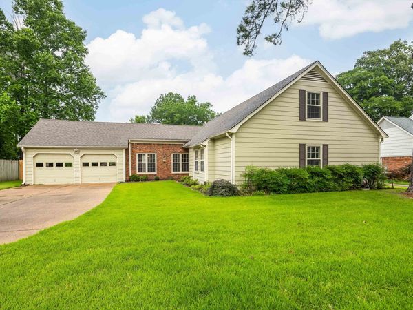 8604 SANDPOINT DR, Germantown, TN 38139