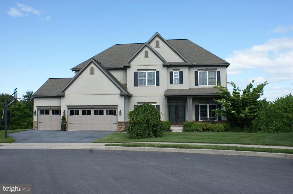 140 WOODS EDGE DRIVE , HUMMELSTOWN, PA 17036