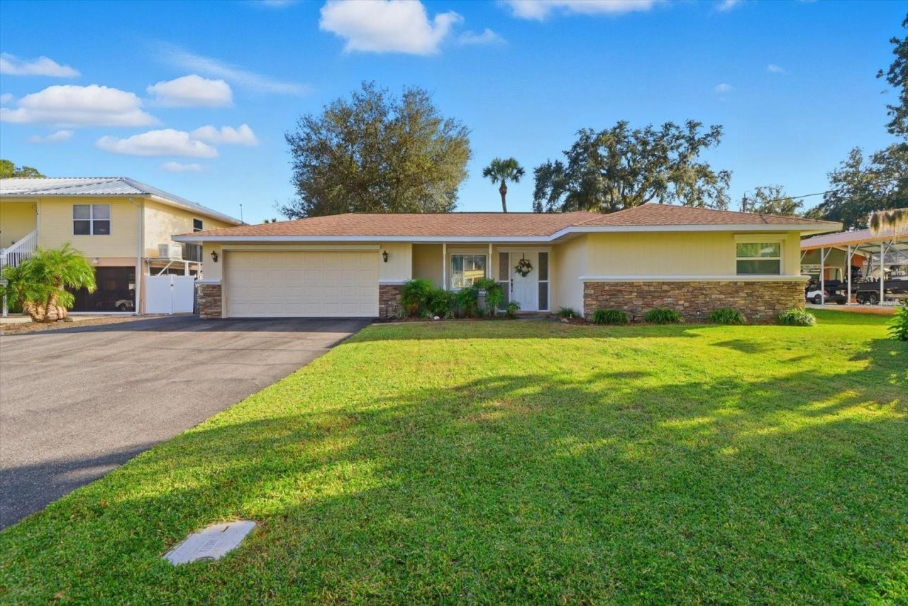 1840 NW 18th Street , Crystal River, FL 34428 Photo
