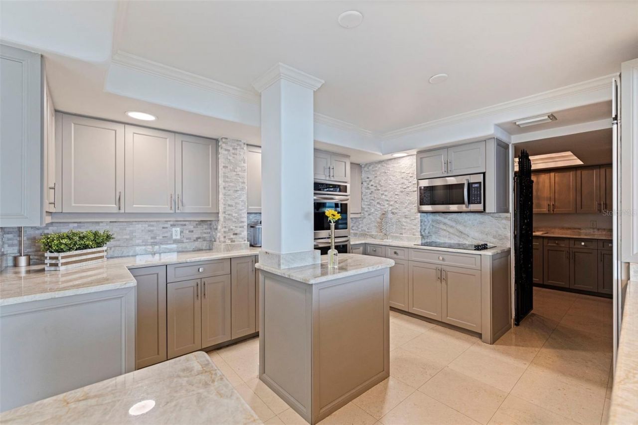 5700 Mariner Street , Unit 702 & 703, Tampa, FL 33609 Photo