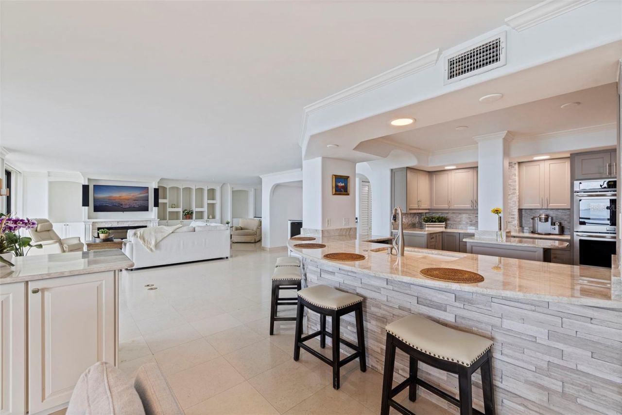 5700 Mariner Street , Unit 702 & 703, Tampa, FL 33609 Photo