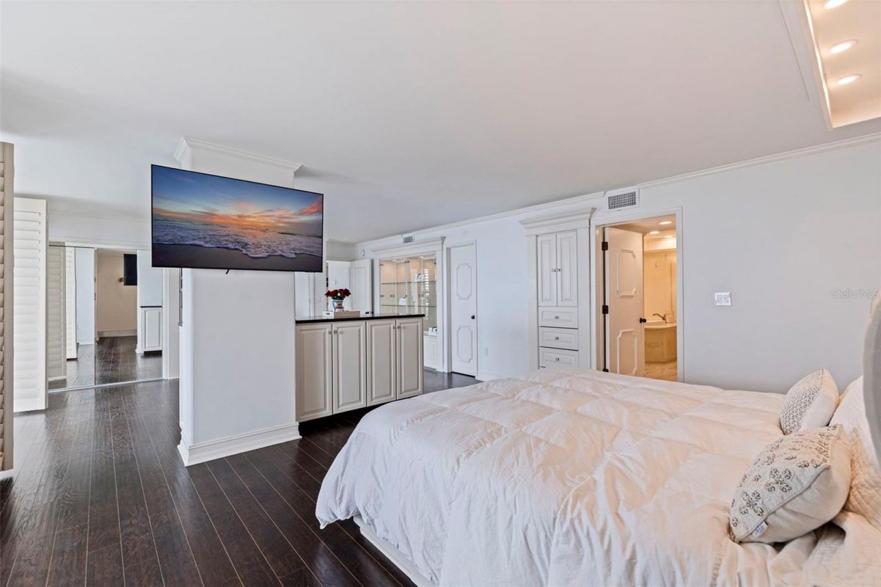5700 Mariner Street , Unit 702 & 703, Tampa, FL 33609 Photo