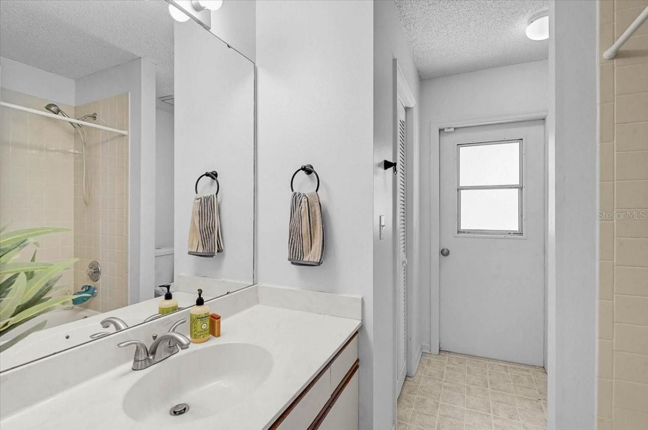 5737 Forester Lake Drive, Sarasota, FL 34243 Photo