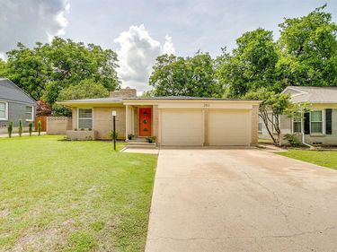 2812 Ryan Place Drive, Fort Worth, TX 76110