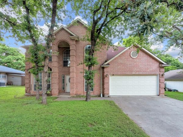 2119 Twin Elms Drive, Arlington, TX 76012