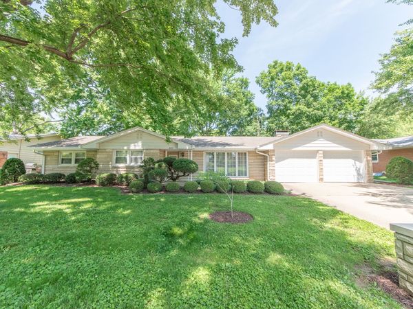 4052 Roselawn Avenue , Columbus, IN 47203