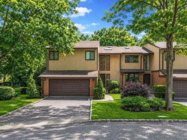 6 Wimbledon Drive, Roslyn, NY 11576