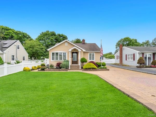 12 Avenue K , Kings Park, NY 11754