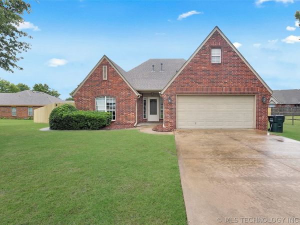 9802 N 102nd East Avenue , Owasso, OK 74055